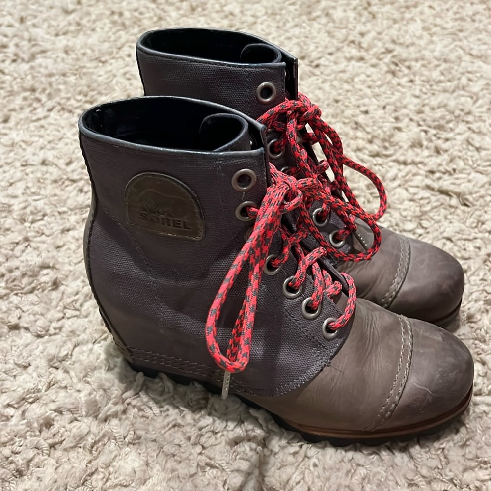 Sorel Women's PDX Leather Wedge Boot Grey Pink Laces Size 7